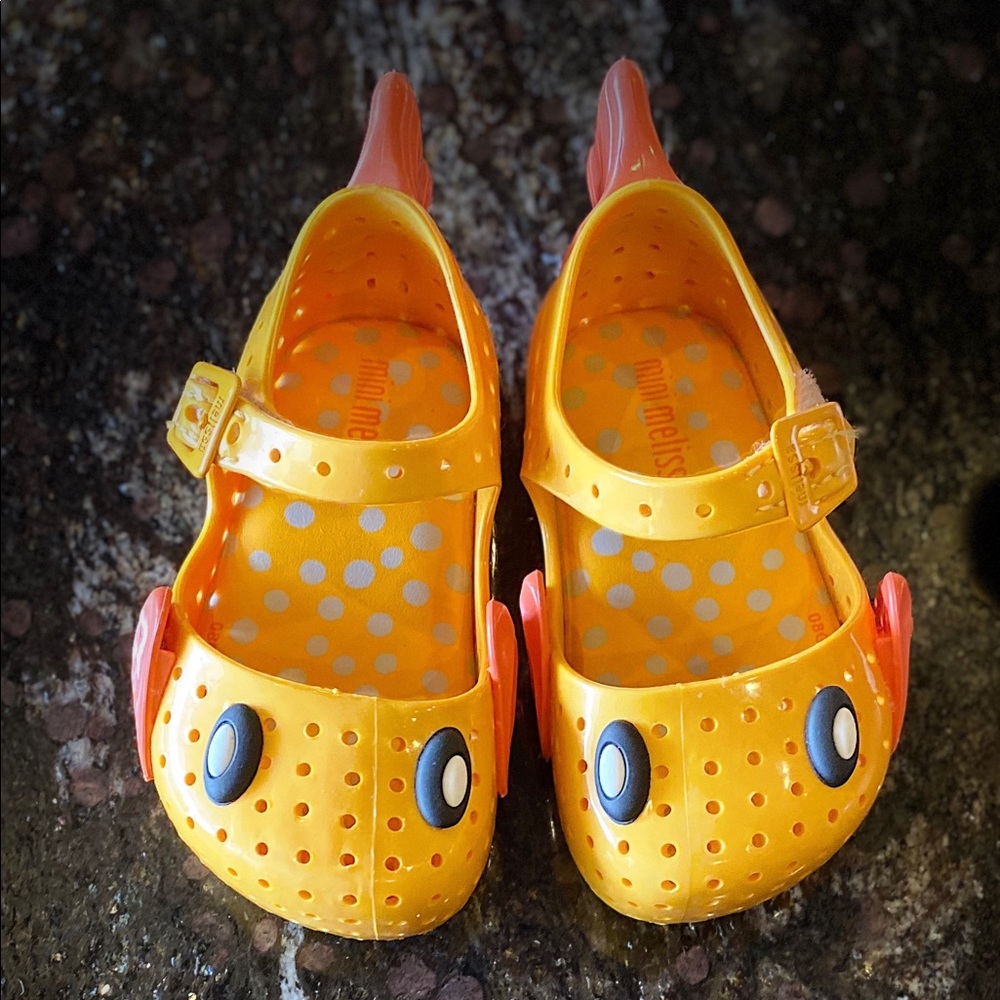 Mini Melissa Rare Goldfish size 5 (toddler) NWOT